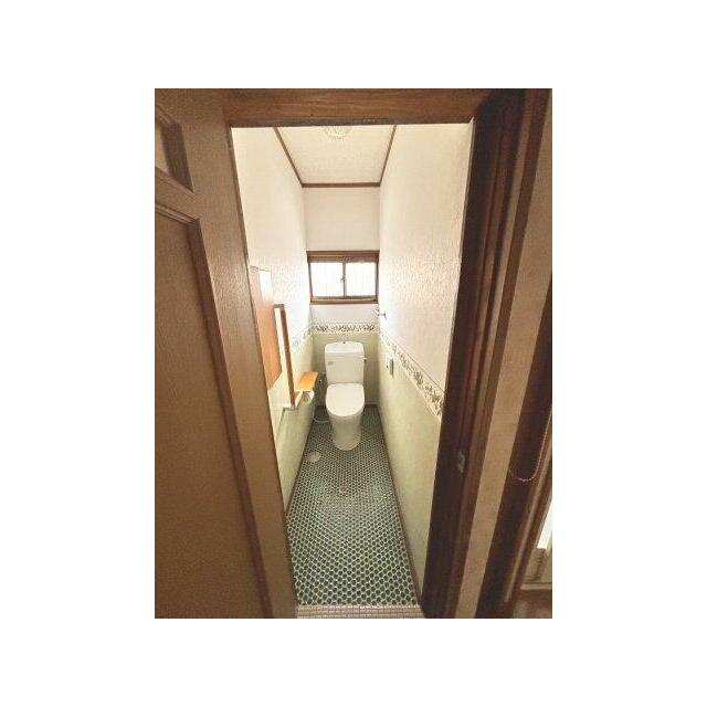 1階トイレ　コンパクトなトイレです