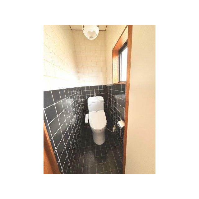 2階のトイレ　落ち着いたトイレです