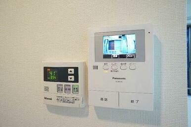 突然の来訪者も事前に確認でき安心なＴＶモニター付きドアホン。