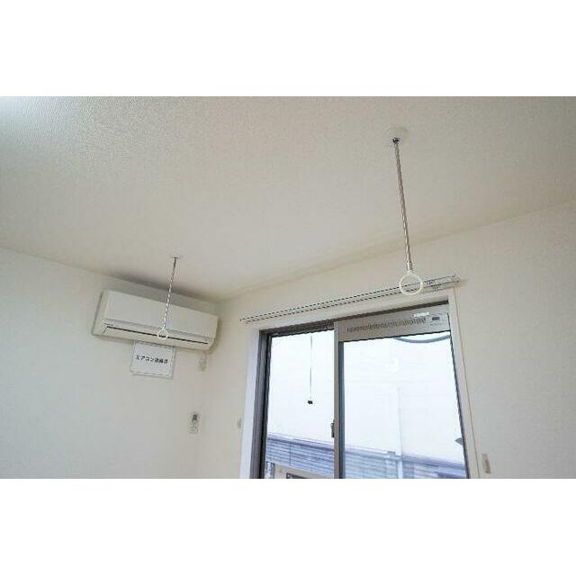 部屋干しに便利な室内物干し。
