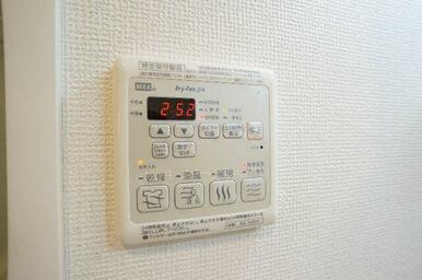 浴室暖房乾燥機付きです。