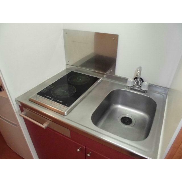 掃除しやすい電気コンロ付き