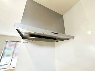 油汚れもしっかりガード、レンジフードです。