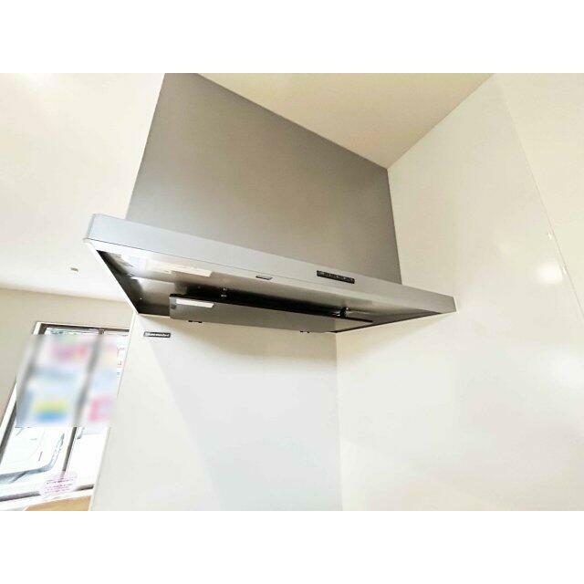 油汚れもしっかりガード、レンジフードです。