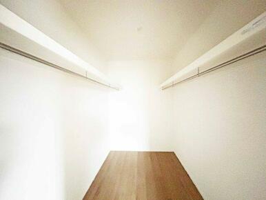 2階には大容量のW.I.Cがあり、お気に入りの洋服を綺麗に収納できます。