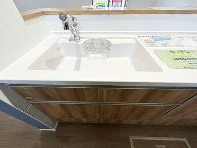 広い流し台で調理もしやすいです。