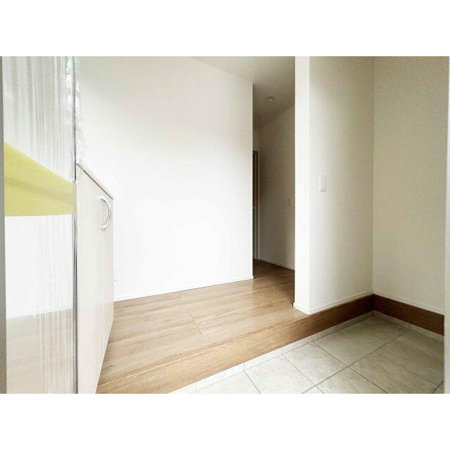 姿見付きのシューズボックス完備です。靴がスッキリ収納できます。