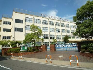 足立区立中川東小学校