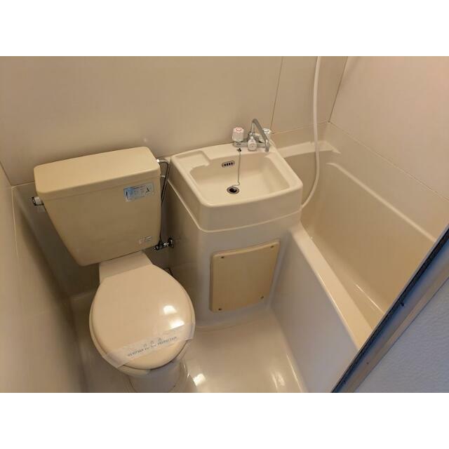 バストイレ同室！