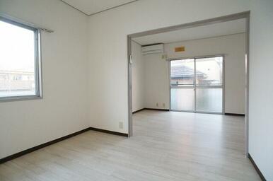 洋室、二面採光・角部屋