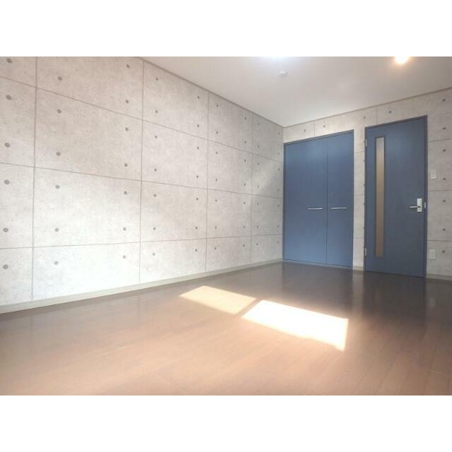 日差しの入るデザイン性のあるお部屋