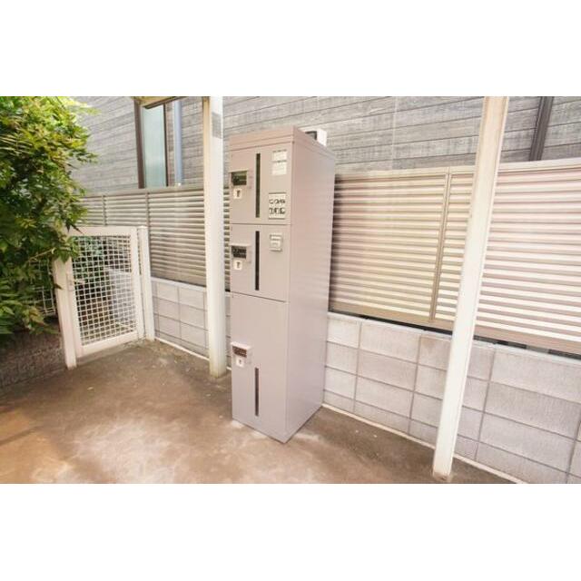 不在時に重宝する宅配ボックス設置済♪