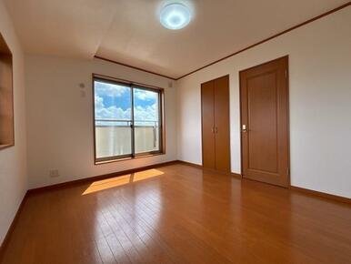 ２階洋室　別角度