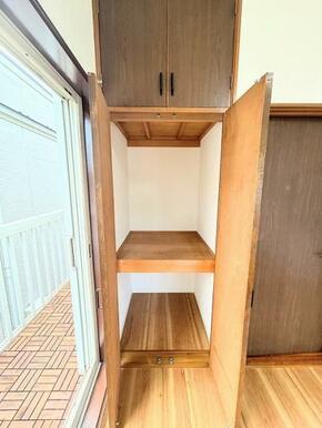 2階南側洋室　クローゼット内