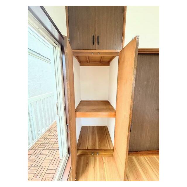 2階南側洋室　クローゼット内