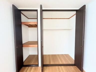 2階西側洋室　クローゼット内