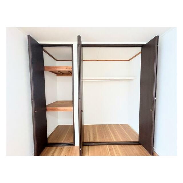 2階西側洋室　クローゼット内