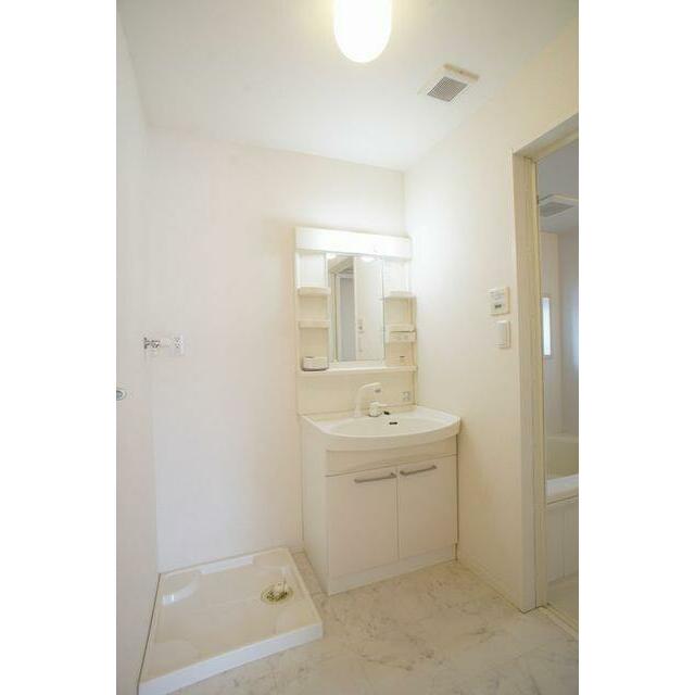 【洗面所】とても便利な洗髪洗面化粧台は今や必須アイテム！シンプルながらもまとまっていて使いやすく作…