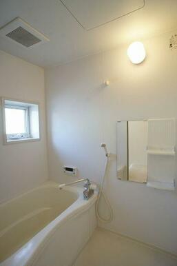 【浴室】１日の終わりは清潔感のある快適な空間で、ゆっくりと疲れを癒してください♪