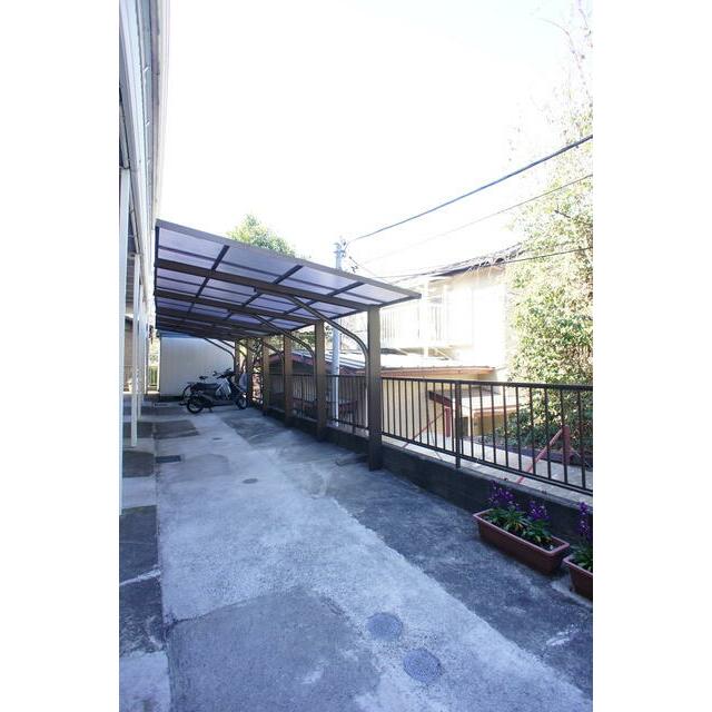 雨の日でも安心して止められる屋根付の駐輪場です☆