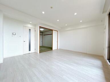 「LDK」約12帖のLDKです。和室と隣接しております。