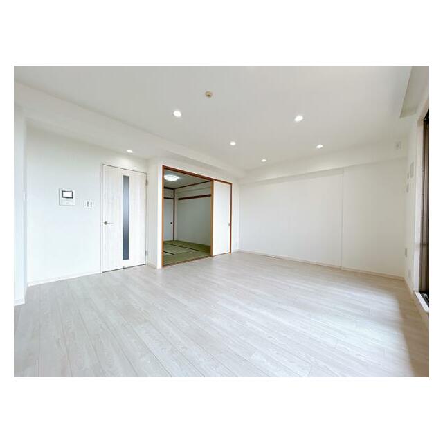 「LDK」約12帖のLDKです。和室と隣接しております。