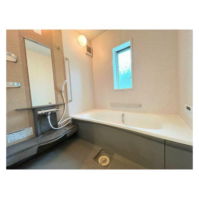 「浴室」クリーニング済み。グレーの配色がオシャレです。