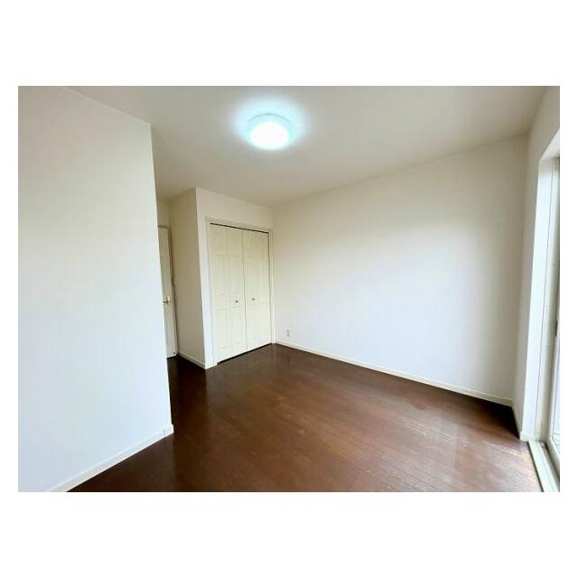 「2階南西側洋室」約6.1帖。クローゼット付き