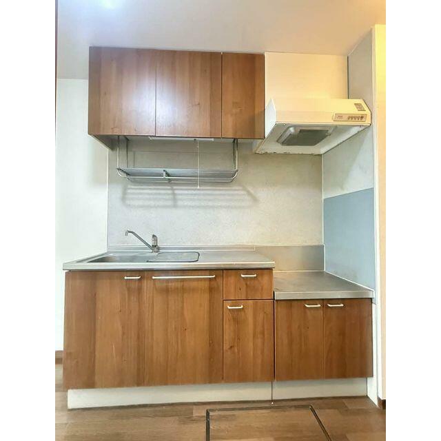 上下に収納が豊富なキッチンは、床下収納つき♪