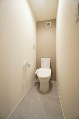 2階にもトイレ設置！朝の争奪戦も回避できます♪※類似物件の参考画像です。