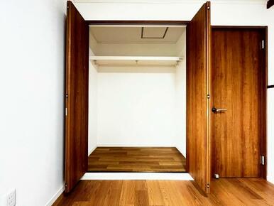 「2階西側洋室」収納