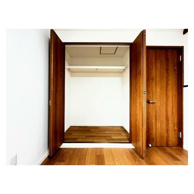 「2階西側洋室」収納