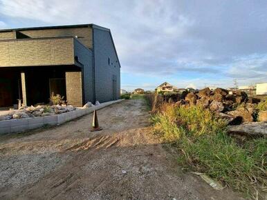 協定道路があり、車の出し入れもスムーズに行うことができます