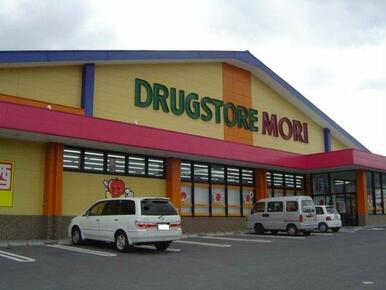 ドラッグストアモリ嬉野店まで484ｍ