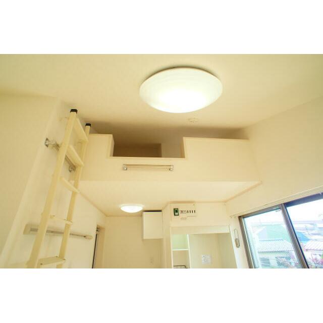 居室内、照明器具