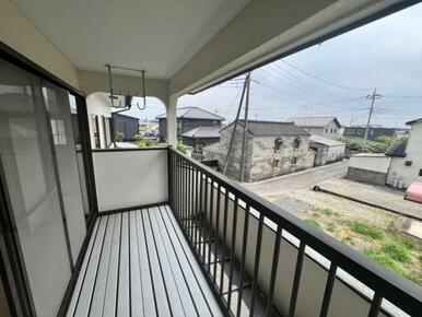 屋根付きのバルコニーで雨の日の洗濯もストレスフリー＾＾