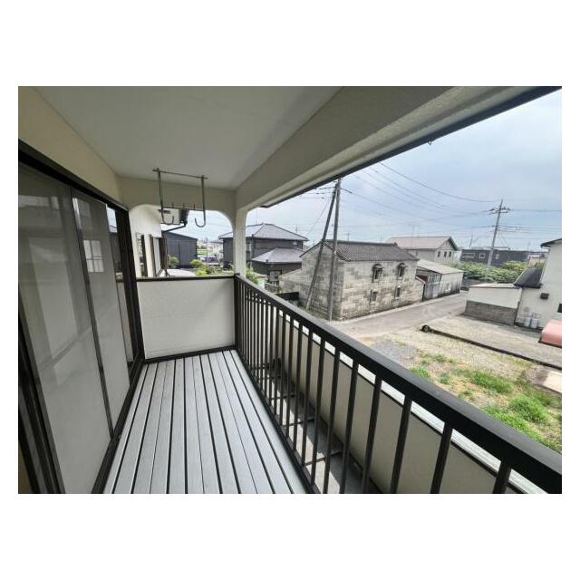 屋根付きのバルコニーで雨の日の洗濯もストレスフリー＾＾