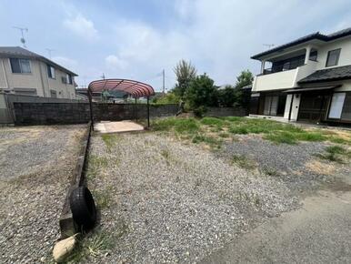 カースペース3台！急な来客にも対応できますね＾＾カーポート(1台)もあります！