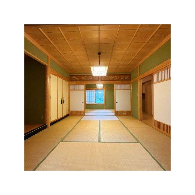 襖で仕切ることで個室としても、大空間としても利用できる使い勝手の良い2間続きの和室です