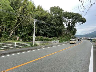 南東側から本物件を望む