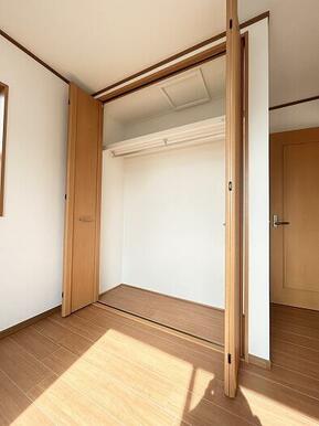 洋室5帖のクローゼット