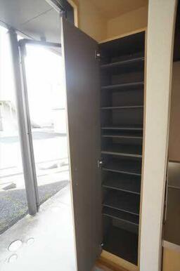 靴もたくさん収納できます♪