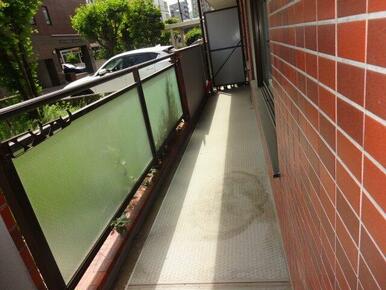 落ち着いた時間を過ごせるバルコニーです