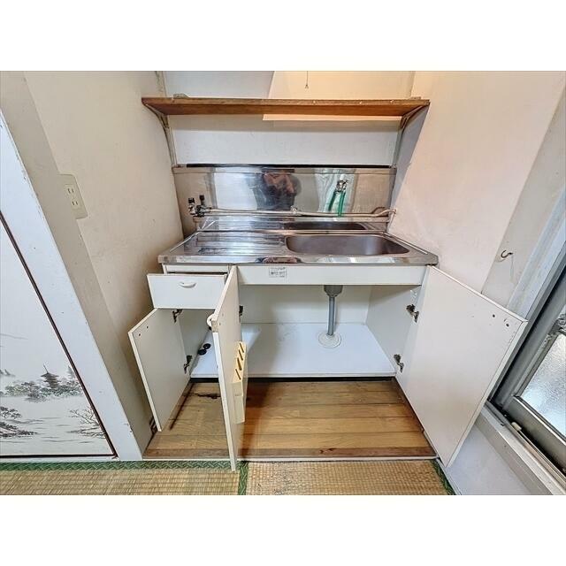 キッチン下や上の棚にも置けます