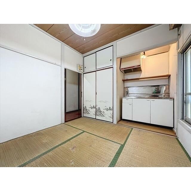 部屋の奥から