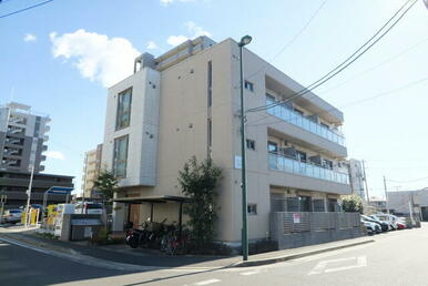 積水ハウス施工のシャーメゾン。オートロック付きです。