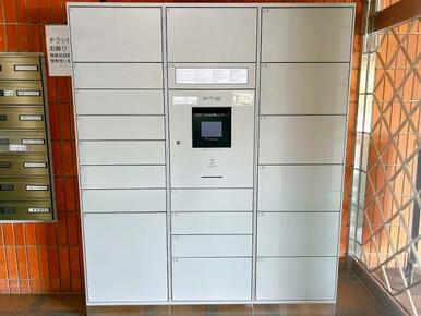 エントランスに宅配ボックスがございます。