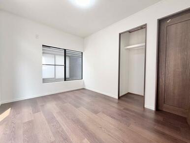 「1階洋室」フロアタイル上張りしました