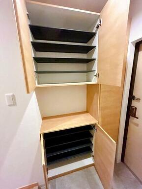 下駄箱のお写真です。