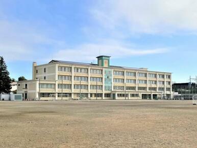 厨川中学校まで徒歩17分（1320ｍ～1330ｍ）